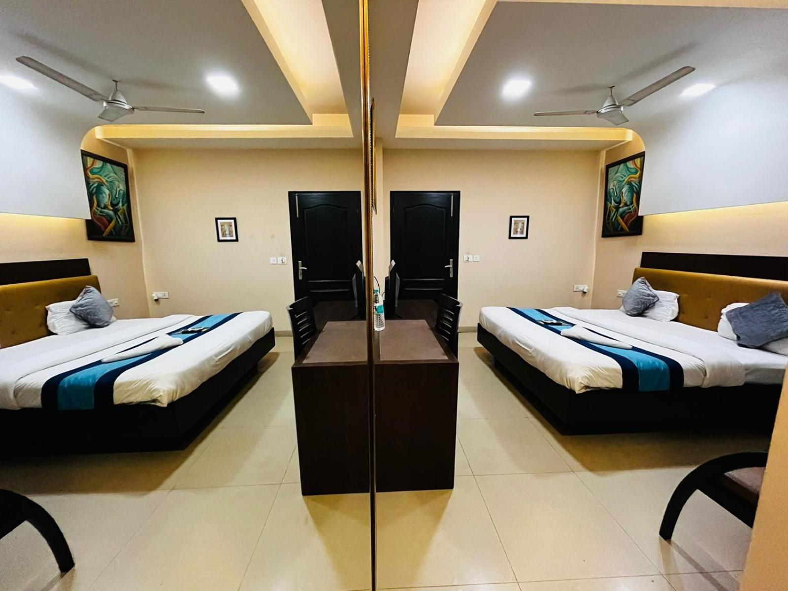 Hotel Mvr Stay By Admire Inn Нойда Екстер'єр фото