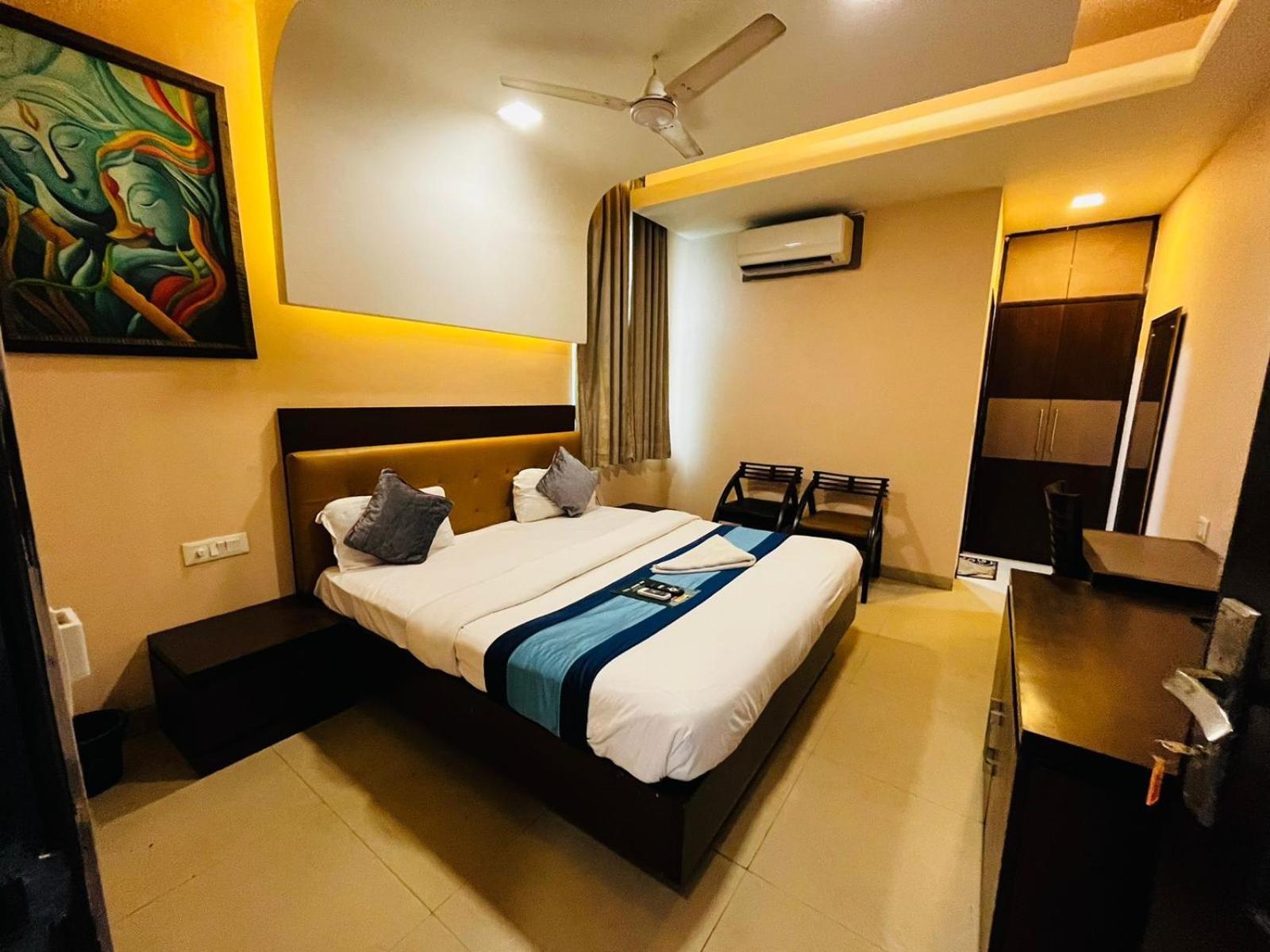 Hotel Mvr Stay By Admire Inn Нойда Екстер'єр фото