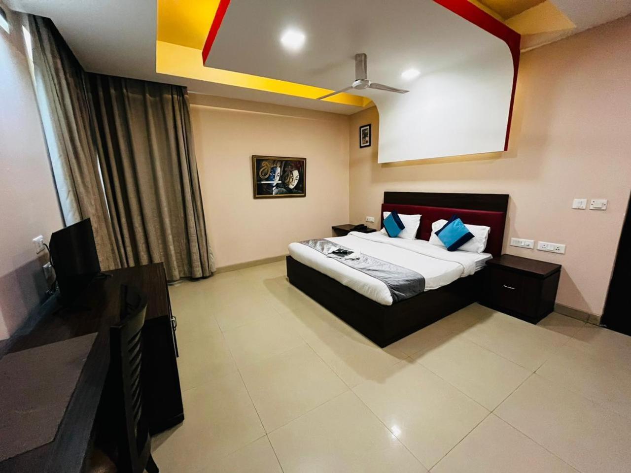 Hotel Mvr Stay By Admire Inn Нойда Екстер'єр фото