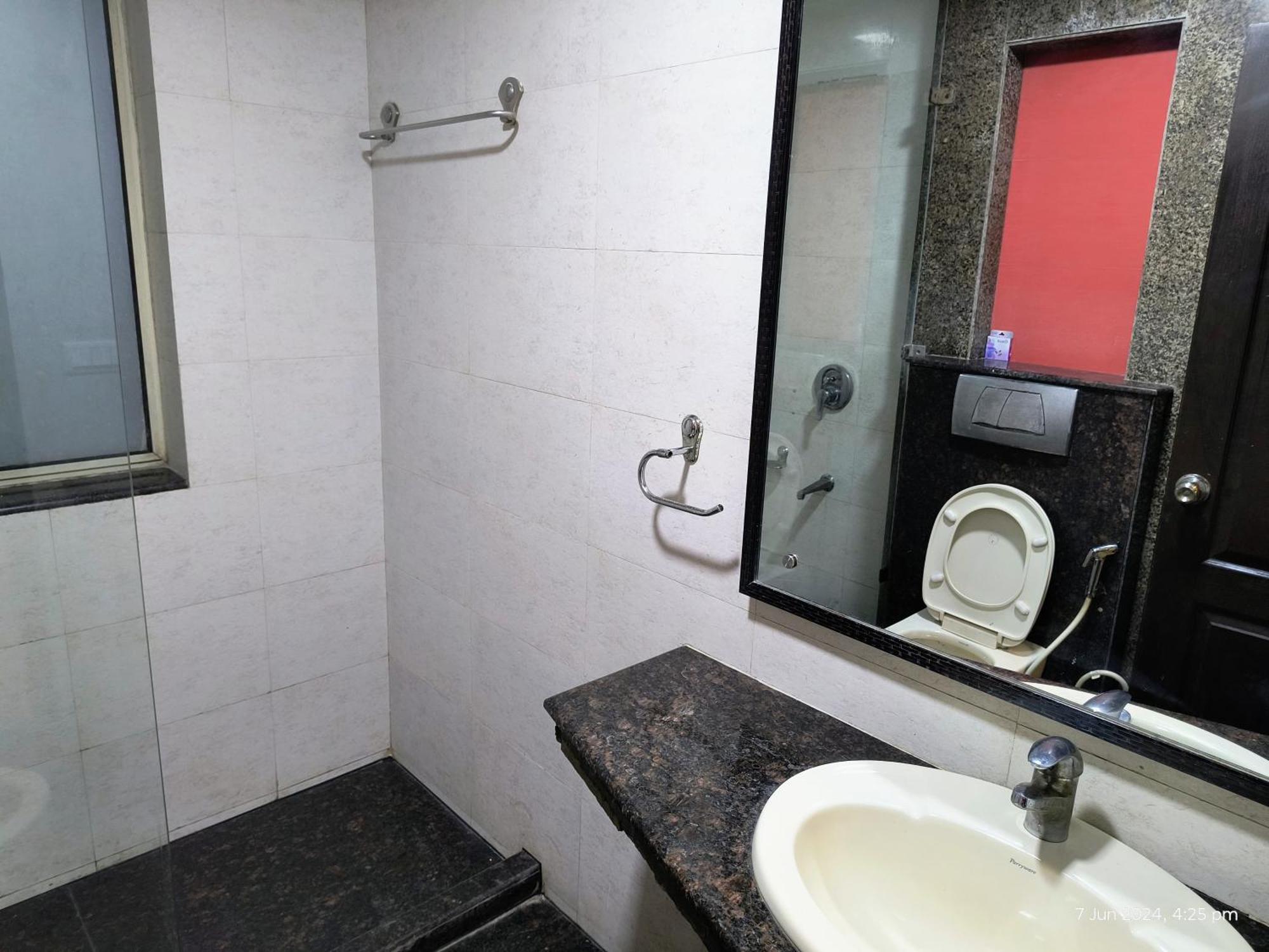 Hotel Mvr Stay By Admire Inn Нойда Екстер'єр фото